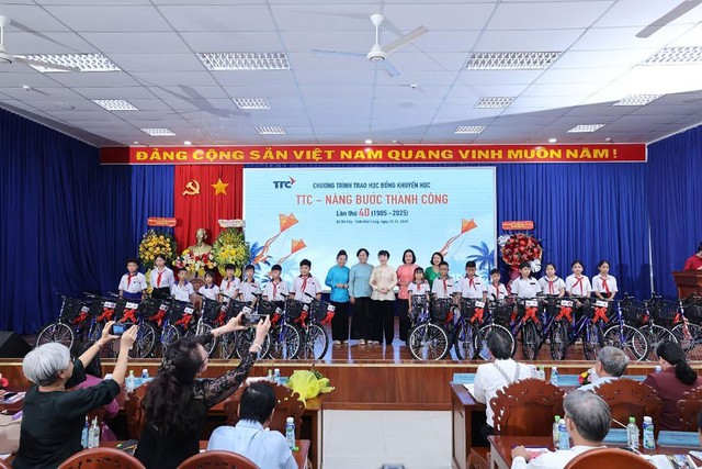 TTC - N&acirc;ng bước th&agrave;nh c&ocirc;ng: 40 năm đồng h&agrave;nh với học sinh vượt kh&oacute;
- Ảnh 1.