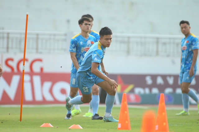 Sao U.23 Việt Nam L&ecirc; Viktor h&atilde;y nu&ocirc;i dưỡng ngọn lửa kh&aacute;t vọng như Đặng Văn L&acirc;m- Ảnh 2.