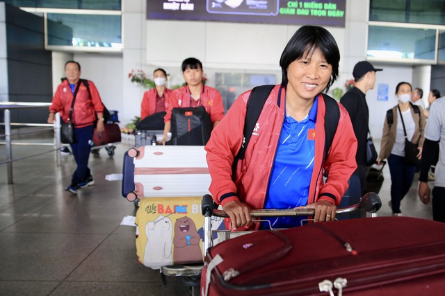 Đội tuyển nữ Việt Nam về nước, HLV Mai Đức Chung tiết lộ điều bất ngờ- Ảnh 6.