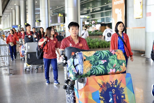 Đội tuyển nữ Việt Nam về nước, HLV Mai Đức Chung tiết lộ điều bất ngờ- Ảnh 11.