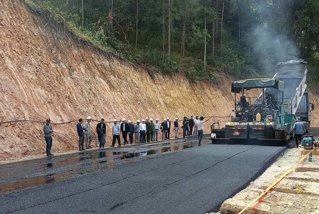 Từ 18 giờ ngày 30.11 thông tuyến đèo Mimosa sau 12 ngày bị sạt lở- Ảnh 1.