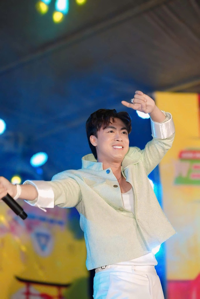 Hồ Việt Trung nói về bạn gái tin đồn Sara Trương Tuyền - Ảnh 3.