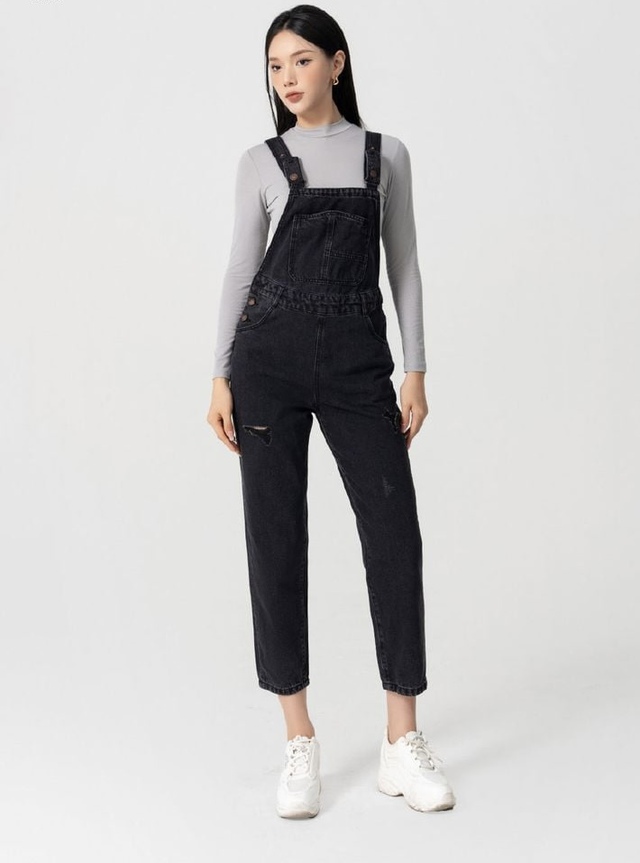 Quay lại thanh xuân rực rỡ với những chiếc quần yếm năng động- Ảnh 2. Quay lại thanh xuân rực rỡ với những chiếc quần yếm năng động- Ảnh 2.