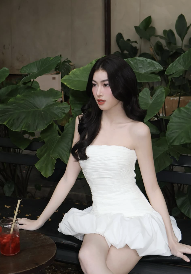 Chỉ với tông trắng, nàng vẫn đủ nổi bật giữa đám đông- Ảnh 8.