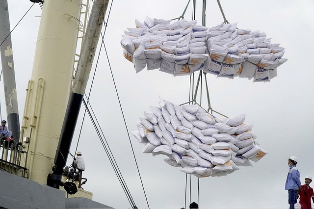 Xuất khẩu gạo trụ vững bất chấp khó khăn- Ảnh 1.