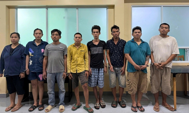 Bắt 8 người liên quan đến mua bán và sử dụng ma túy tại TP . HCM - Ảnh 1.