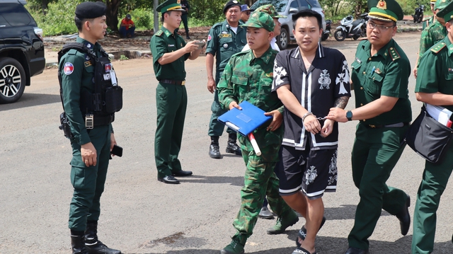 Tiếp nhận hơn 60 c&ocirc;ng d&acirc;n Việt Nam chạy tho&aacute;t khỏi cơ sở lừa đảo trực tuyến - Ảnh 8.