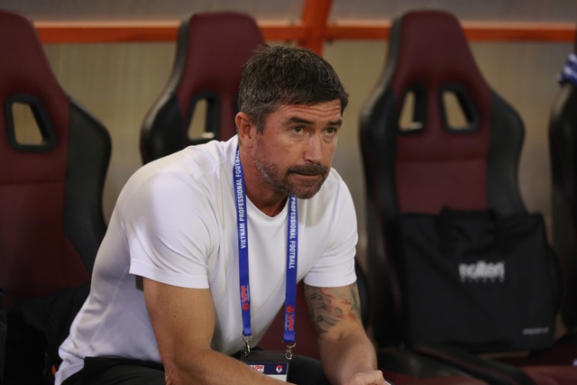 CLB H&agrave; Nội chơi hay: HLV Harry Kewell tặng qu&agrave; v&ocirc; gi&aacute; cho đội tuyển Việt Nam- Ảnh 2.