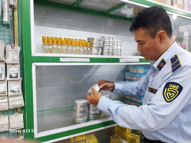 TP.HCM mở đợt cao điểm truy qu&eacute;t h&agrave;ng lậu, h&agrave;ng giả- Ảnh 1.