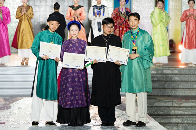 'Hot boy cải lương' Quách Phú Thành 'lột xác' ở tuổi 20 - Ảnh 9.