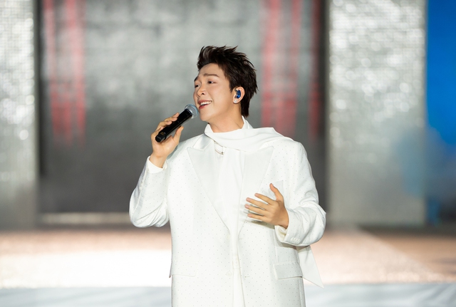 'Hot boy cải lương' Quách Phú Thành 'lột xác' ở tuổi 20 - Ảnh 5.