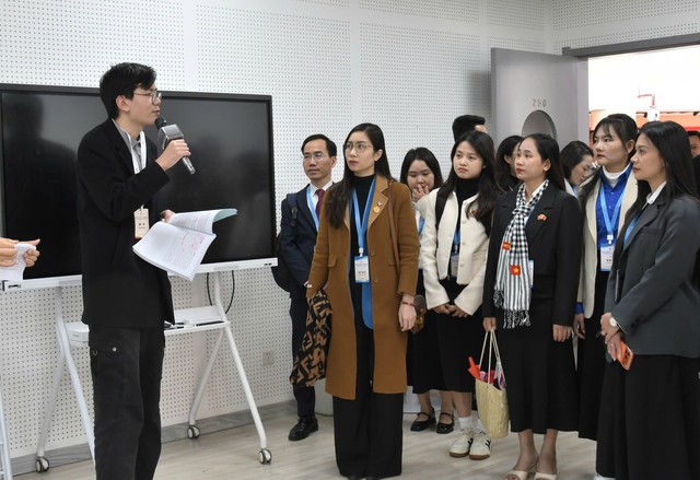 Thanh niên tự hào nghe kể về dấu ấn Chủ tịch Hồ Chí Minh - Ảnh 3.