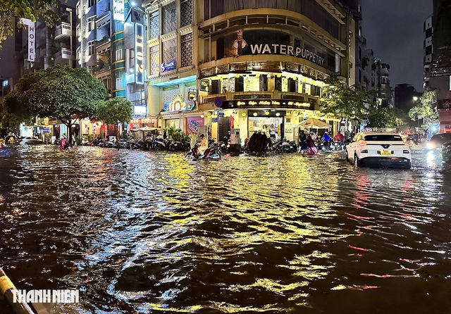 Nam bộ nguy cơ ngập nặng vì mưa, lũ, triều cường- Ảnh 1. Nam bộ nguy cơ ngập nặng vì mưa, lũ, triều cường- Ảnh 1.