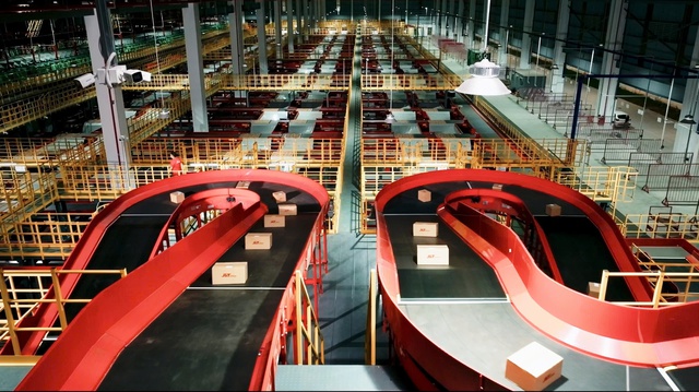 Logistics Việt Nam chạy đua c&ocirc;ng nghệ v&agrave; hạ tầng cho m&ugrave;a cao điểm cuối năm - Ảnh 1.