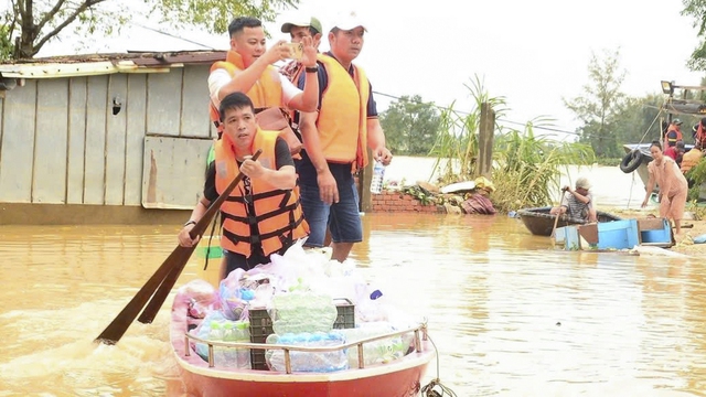 Biệt đội cứu hộ 0 đồng, sẵn sàng hỗ trợ người dân trong bão số 13 Kalmaegi - Ảnh 4.