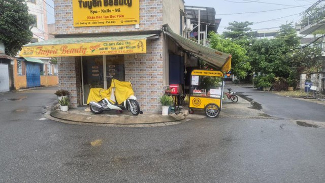 Những chiếc xe b&aacute;n h&agrave;ng lưu động&hellip; đứng b&aacute;nh - Ảnh 2.