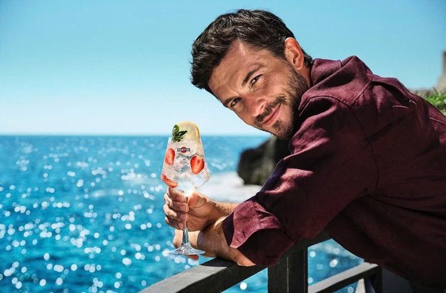 Jonathan Bailey được vinh danh l&agrave; Người đ&agrave;n &ocirc;ng quyến rũ nhất h&agrave;nh tinh năm 2025 - Ảnh 1.