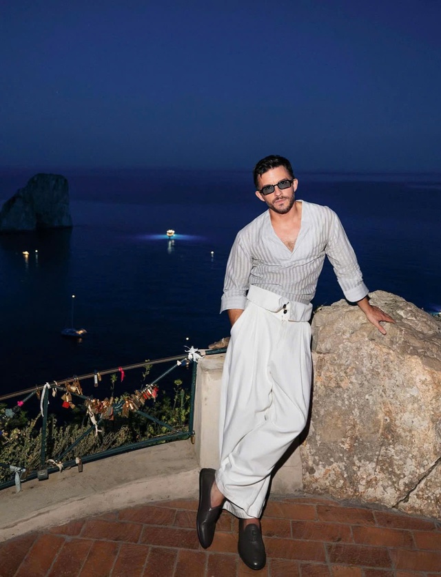 Jonathan Bailey được vinh danh l&agrave; Người đ&agrave;n &ocirc;ng quyến rũ nhất h&agrave;nh tinh năm 2025 - Ảnh 4.