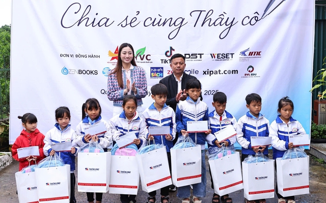 Lương thùy Linh cảm phục sự hy sinh của giáo viên vùng khó khăn tại Quảng Ninh - Ảnh 2.