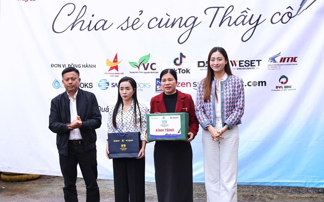 Lương thùy Linh cảm phục sự hy sinh của giáo viên vùng khó khăn tại Quảng Ninh - Ảnh 3.