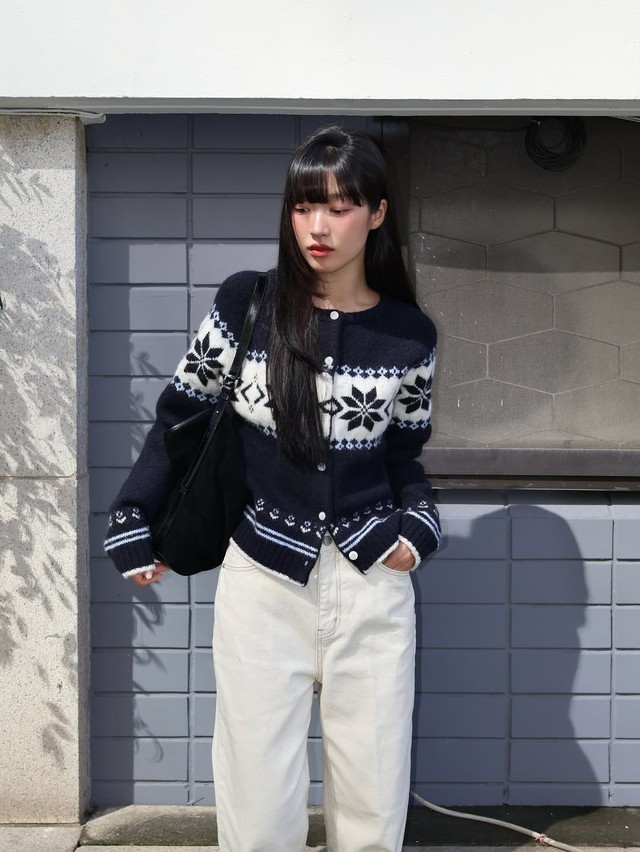 Giai điệu dịu dàng của mùa cùng áo len dệt kim, cardigan mềm mại- Ảnh 2.