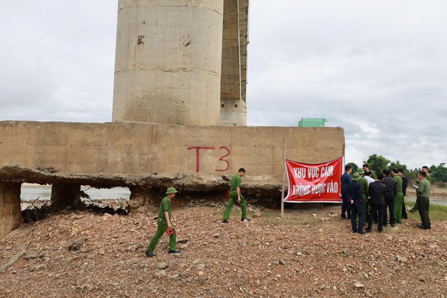 Công an điều tra vụ cầu Sông Lô 'trơ móng, lộ cốt thép rỉ sét' - Ảnh 1.