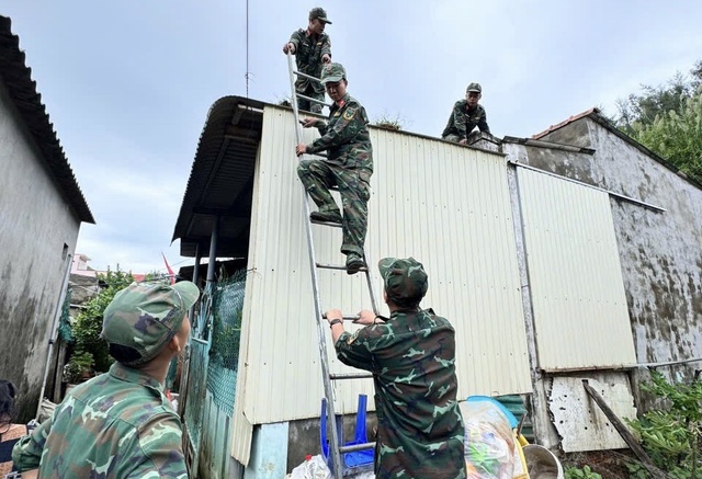 Bão số 13 Kalmaegi: Quảng Ngãi cấm tàu thuyền ra khơi từ tối nay - Ảnh 2. Bão số 13 Kalmaegi: Quảng Ngãi cấm tàu thuyền ra khơi từ tối nay - Ảnh 2.