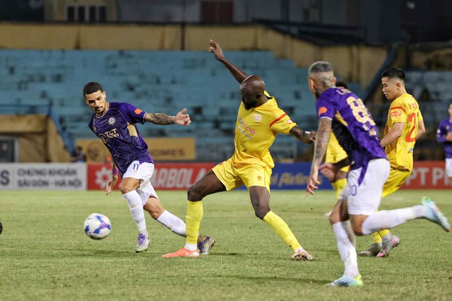 L&agrave;n gi&oacute; trong l&agrave;nh mang t&ecirc;n Harry Kewell, CLB H&agrave; Nội đang hồi sinh&hellip;
- Ảnh 3.