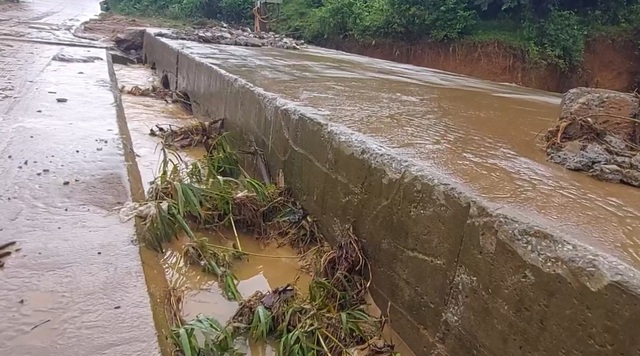 Quảng Trị yêu cầu chủ dự án điện gió tháo dỡ cầu tạm trong 10 ngày tới - Ảnh 3. Quảng Trị yêu cầu chủ dự án điện gió tháo dỡ cầu tạm trong 10 ngày tới - Ảnh 3.
