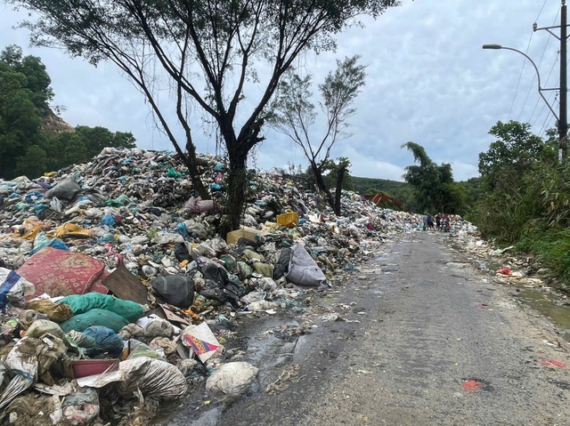 Sở TN-MT và Công an tỉnh Lâm Đồng kiểm tra nhà máy xử lý rác Bảo Lộc - Ảnh 1.