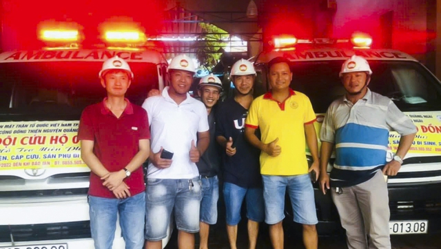 Biệt đội cứu hộ 0 đồng, sẵn sàng hỗ trợ người dân trong bão số 13 Kalmaegi - Ảnh 3.