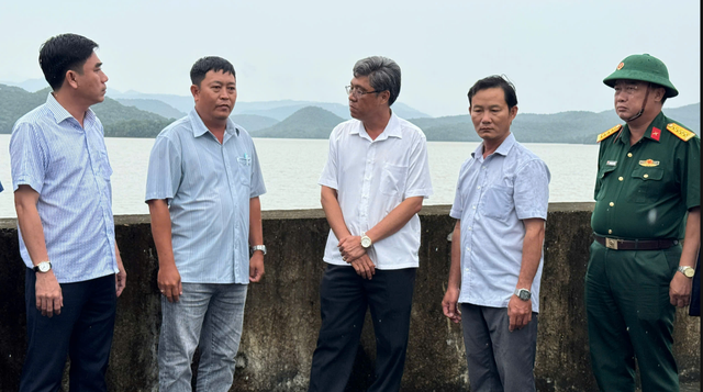 Lâm Đồng đảm bảo an toàn hồ thủy lợi trong bão Kalmaegi để bảo vệ dân sinh - Ảnh 1. Lâm Đồng đảm bảo an toàn hồ thủy lợi trong bão Kalmaegi để bảo vệ dân sinh - Ảnh 1.