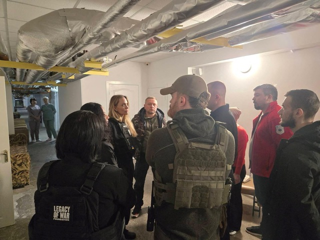 Chiến sự Ukraine ngày 1.352: Diễn biến phức tạp tại Pokrovsk, Angelina Jolie thăm tiền tuyến - Ảnh 3.