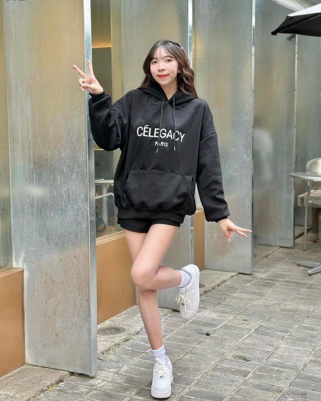 Khi sự thoải mái chạm đến đỉnh cao phong cách với áo hoodie- Ảnh 5. Khi sự thoải mái chạm đến đỉnh cao phong cách với áo hoodie- Ảnh 5.