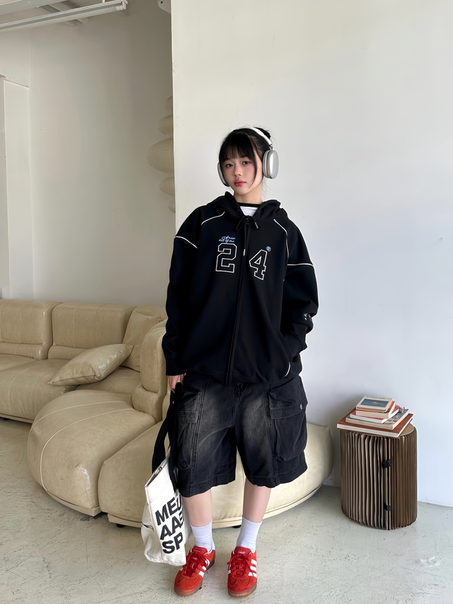 Khi sự thoải mái chạm đến đỉnh cao phong cách với áo hoodie- Ảnh 7. Khi sự thoải mái chạm đến đỉnh cao phong cách với áo hoodie- Ảnh 7.