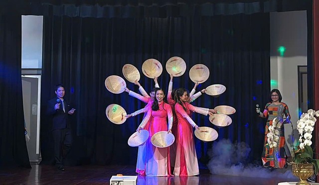 Phụ nữ Việt tại Tây Úc gây quỹ hỗ trợ đồng bào: Gửi yêu thương về quê hương - Ảnh 3. Phụ nữ Việt tại Tây Úc gây quỹ hỗ trợ đồng bào: Gửi yêu thương về quê hương - Ảnh 3.