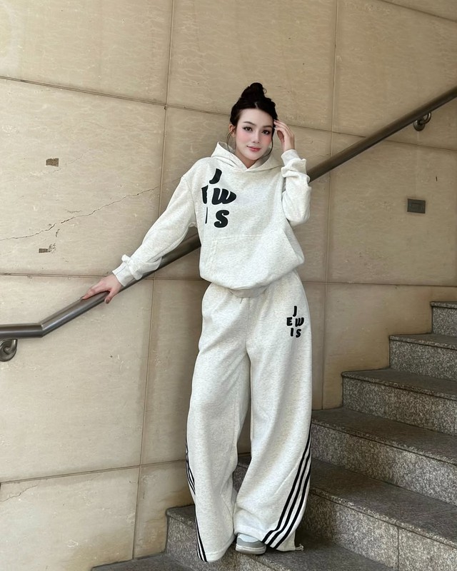 Khi sự thoải mái chạm đến đỉnh cao phong cách với áo hoodie- Ảnh 8. Khi sự thoải mái chạm đến đỉnh cao phong cách với áo hoodie- Ảnh 8.