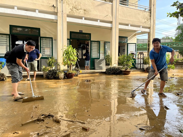 Bão lũ liên tiếp, lo chất lượng giáo dục ở nhiều địa phương - Ảnh 1.