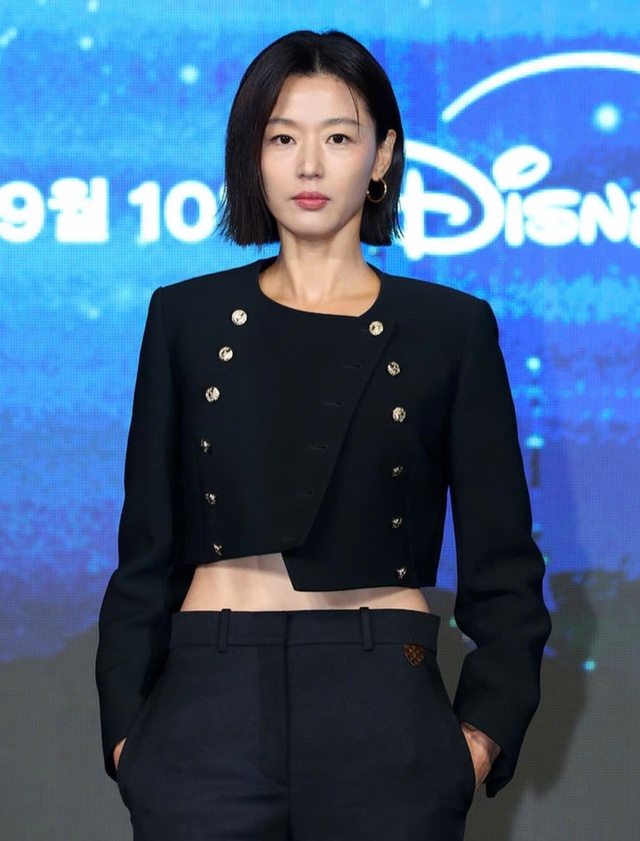 Theo Sina, vụ việc khiến chuỗi kinh doanh của minh tinh 8X tại thị trường Trung Quốc bị gián đoạn, tổn thất ước tính từ hàng triệu đến chục triệu USD