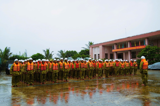 Công an tỉnh Đắk Lắk ứng phó kịp thời với bão Kalmaegi hỗ trợ người dân - Ảnh 1. Công an tỉnh Đắk Lắk ứng phó kịp thời với bão Kalmaegi hỗ trợ người dân - Ảnh 1.