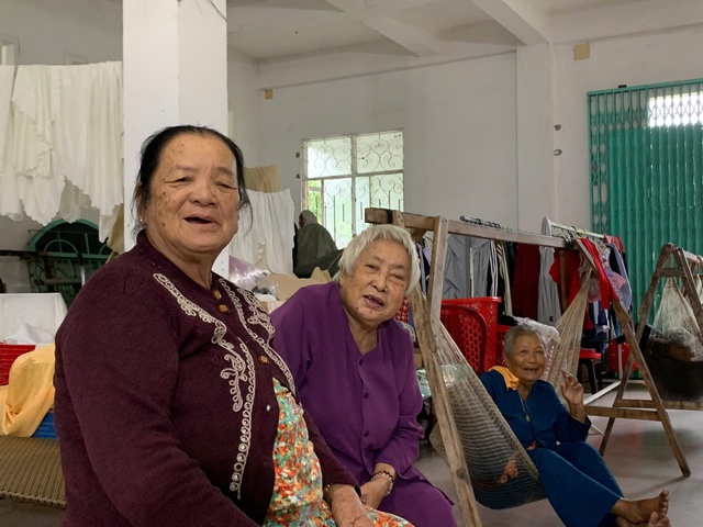 92 hộ dân trú bão Kalmaegi: Những hộp cơm ấm áp từ địa phương - Ảnh 3.