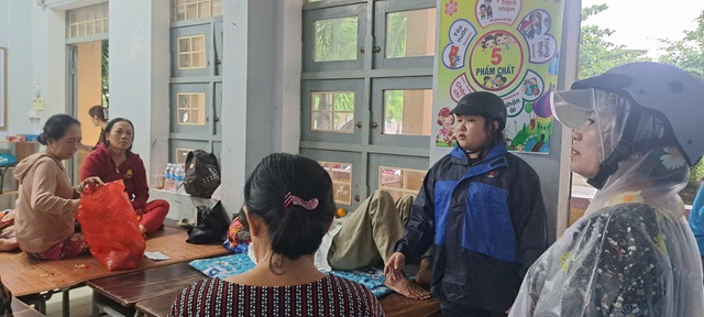 Đo&agrave;n vi&ecirc;n thanh ni&ecirc;n Gia Lai hỗ trợ người d&acirc;n ph&ograve;ng , chống b&atilde;o Kalmaegi an to&agrave;n - Ảnh 4.