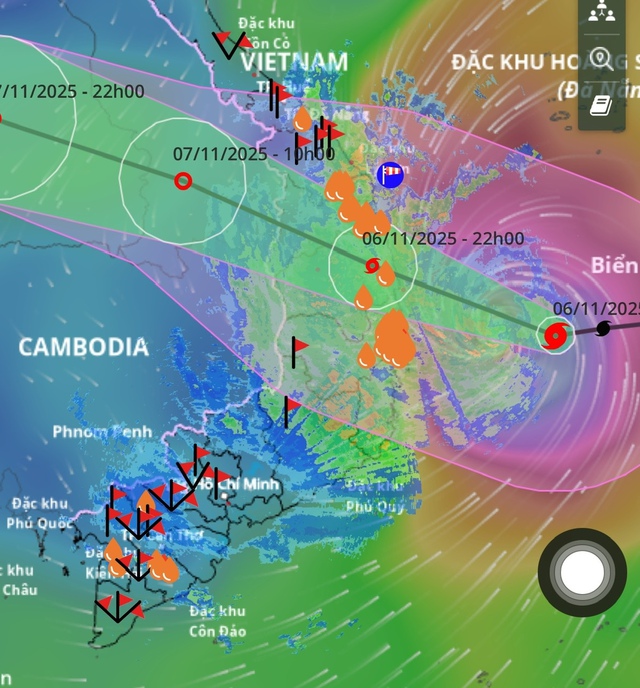 Bão Kalmaegi chỉ còn cách Quy Nhơn 190 km, giật trên cấp 17
- Ảnh 1. Bão Kalmaegi chỉ còn cách Quy Nhơn 190 km, giật trên cấp 17
- Ảnh 1.