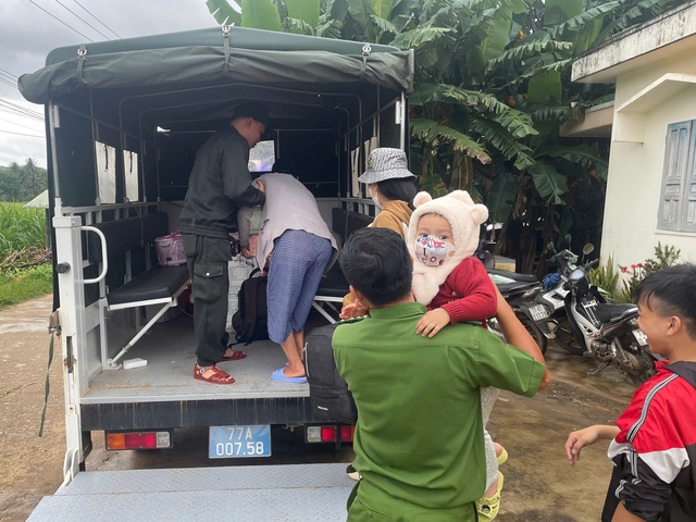 Bão Kalmaegi giật cấp 15, Gia Lai kích hoạt phương án ứng phó cao nhất - Ảnh 2. Bão Kalmaegi giật cấp 15, Gia Lai kích hoạt phương án ứng phó cao nhất - Ảnh 2.