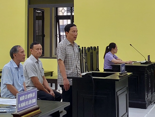 Tiếp tục dừng phiên tòa xét xử cựu Giám đốc Công ty phát triển nhà Cà Mau - Ảnh 1.