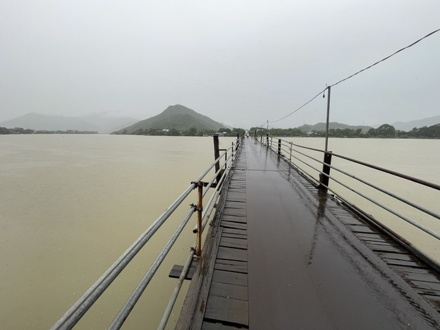 Kh&aacute;nh h&ograve;a cảnh b&aacute;o lũ qu&eacute;t v&agrave; sạt lở đất do b&atilde;o Kalmaegi - Ảnh 2.