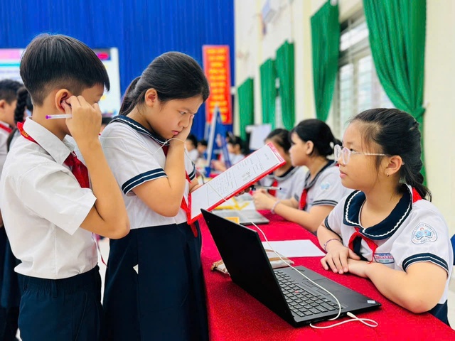 Phụ huynh tiểu học TP.HCM bất ngờ: Trong tiết tiếng Việt c&oacute; &acirc;m nhạc, thể dục - Ảnh 9.