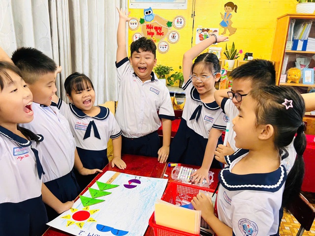 Phụ huynh tiểu học TP.HCM bất ngờ: Trong tiết tiếng Việt c&oacute; &acirc;m nhạc, thể dục - Ảnh 6.