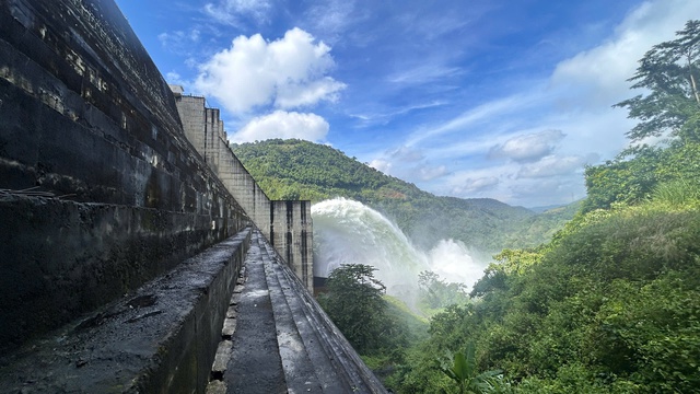 Ứng phó bão Kalmaegi các hồ thủy điện ở Lâm Đồng đồng loạt xả lũ - Ảnh 2.