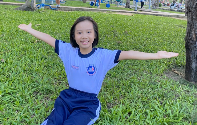 'Cô giáo nhí' 9 tuổi và đam mê dạy tiếng Anh cho em trai - Ảnh 4.